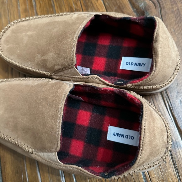Old Navy Faux Suede Moccasin Slipper Tan Size Large 10-11 Men’s Buffalo Check - Picture 12 of 13